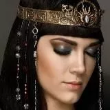 الملكة بالعربي 👑